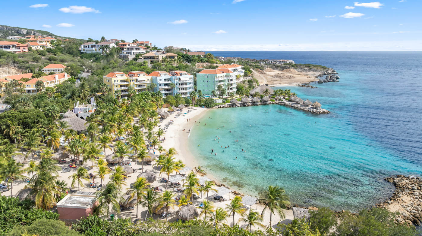 Blue Bay Beach & Golf Resort Holiday Apartments and Condos - Beachfront Vacation Rentals, Modern New Luxury Penthouse